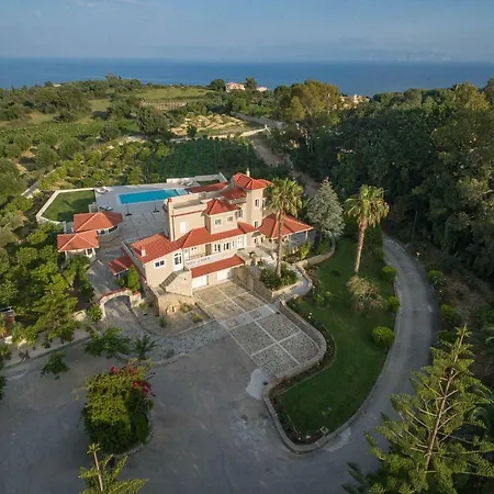Вилла Hidden Gem Estate *